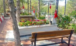 Sungurlu Belediyesi Tarafından Şehitlikte Bakım Çalışması Yapıldı