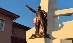 Sungurlu Belediyesi Atatürk Heykelini Onardı