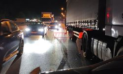 Tır Otomobile Çaptı Yol Trafiğe Kapandı