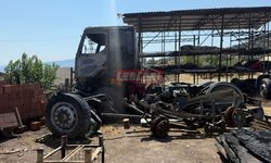Patlayan Trafo Geri Dönüşüm Atölyesini Ve Arı Kovanlarını Yaktı
