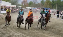 Belediye At Yarışı Düzenledi