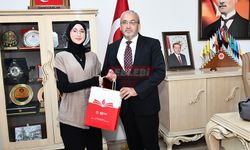 Milli Eğitim Müdürü Çağlar Başarılı Öğrenciyi Ödüllendirdi