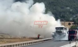 Trafikte Seyir Halinde Olan Tır, Alevlere Teslim Oldu