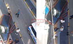 Dar Sokakta Otomobil İş Yerine Daldı