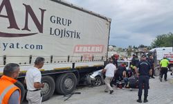 Otomobil Çekiciye Bağlı Römorka Çarptı: 1 Ölü, 3 Yaralı