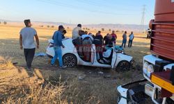 Kamyonla Çarpışan Otomobilin Sürücüsü Yaralandı