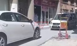 Ters Yönden Geldiği İddia Edilen Belediye Aracı Yolu Trafiği Tıkadı