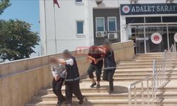 22 Göçmen Kaçakçısı ve 393 Göçmen Yakalandı