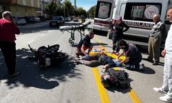 Genç Kızın Kullandığı Motosiklet İle Otomobil Çarpıştı: 1 Yaralı