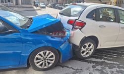 Boşanma Aşamasındaki Eşinin Otomobiline Çarptı