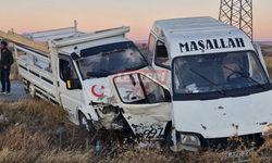 Minibüs ile Ticari Araç Çarpıştı: 4 Yaralı