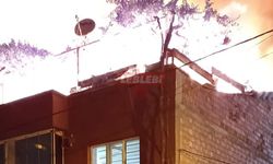Binanın Çatısı Cayır Cayır Yandı