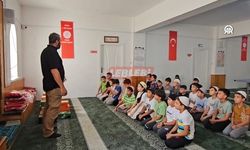 Nihat Hoca’nın Yöntemi Dikkat Çekti: Puan Toplayan Çocuklara Hediye