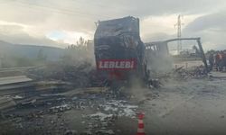 Seyir Halindeki TIR Alev Aldı, Yol Ulaşıma Kapandı