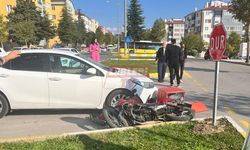 Motosiklet İle Otomobil Çarpıştı: 1 Yaralı