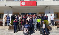 Jandarma’dan Büyüklere Duygulandıran Ziyaret