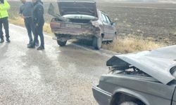 Sungurlu’da Feci Kaza! İki Otomobil Çarpıştı: 3 Yaralı