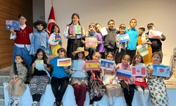 Ülkelerin Kıyafetlerini Giyip İngilizce Anlattılar