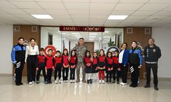Miniklerden Emniyet Müdürü Pehlivana Ziyaret