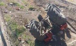 Traktör Dereye Uçtu: 1 Ağır Yaralı