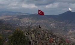 Hayaliydi! Türk Bayrağı’nı En Yüksek Tepeye Dikti