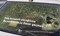 Park Halindeki Otomobilin Camını Taşla Kırıp Kaçtılar