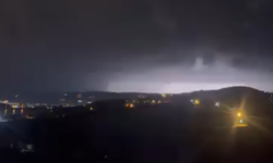Çorum’da Geceyi Şimşekler Aydınlattı