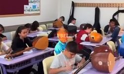 Türk Halk Müziğini Öğreniyorlar