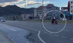 Ölümü Düşünmüyor, Trafiği Allak Bullak Ediyorlar