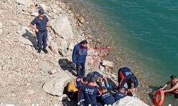 Eşine Haber Verdi, Baraja Atladı… Ekipler Son Anda Çıkardı