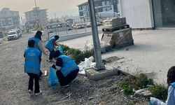 Başkaları Kirletti Onlar Temizledi