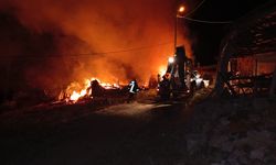 Köyde Çıkan Yangında Ev Samanlık Ve Balyalar Yandı