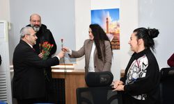 Çağlar, Öğretmenleri Karanfillerle Kutladı