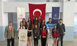 Gençler Kız-Erkek Yüzme Müsabakalarında Madalyalar Sahiplerini Buldu