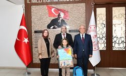 Öğretmene Sevgiyi Resme Yansıttı