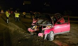 Otomobil TIR’a Ok Gibi Saplandı: 2 Yaralı