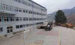 Tehlike Saçan Okulun Yıkımına Başlandı