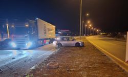 Kontrolden Çıkan Otomobil Orta Refüje Çıktı: 2 Yaralı