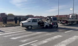 Otomobil İle Elektrikli Araç Çarpıştı, 3 Kişi Yaralandı