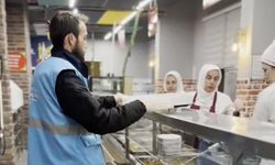 Öğrenciler Akşam Yemeklerini Komşuları İle Paylaştı