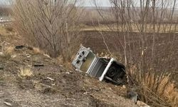 Hafif Ticari Araç Dere Yatağına Uçtu: 2 Yaralı