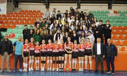 Başkan Gelgör, İl İkincisi Olan Voleybol Takımını Kutladı