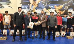 Çorum Güreş Yıldızlarına Ziyaret ve Plaket