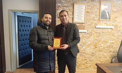 Eğitime Verdiği Emeklerinden Dolayı Plaket Verildi