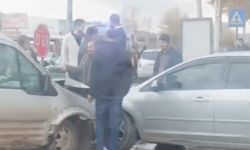 Hastane Yolunda 3 Araç Birbirine Girdi