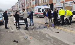 3 Otomobil Birbirine Girdi: 1’i Yaya 2 Yaralı