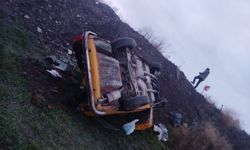 İnalözü Yolunda Can Pazarı! Araç Şarampole Yuvarlandı