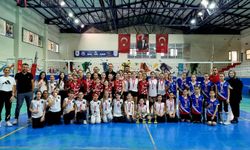 Küçük Kızlar Voleybol Müsabakaları Sona Erdi