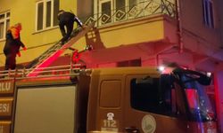 Apartman Yangını Korkuttu: 6’sı Çocuk 10 Kişiyi İtfaiye Kurtardı