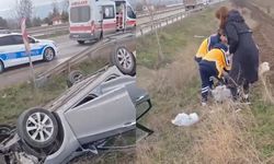 Takla Atan Otomobil Yoldan Çıktı: Yaralılar Var
